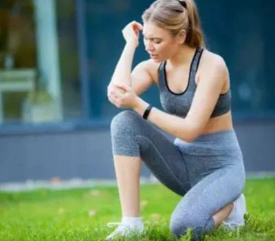 Hyperextenze kolena a O/X{0}}Sledování korekce tvarovaných nohou: Jak 3D skenování těla pomáhá ch...
